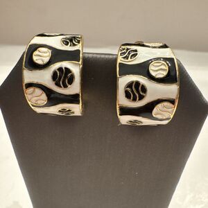 Vintage Gold Tone Tennis White/ Black Enamel Retro Classy Clip On Earrings